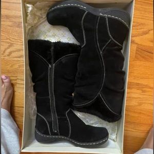 *NEW* Naturalizer black boots with fur inside. Size 7.